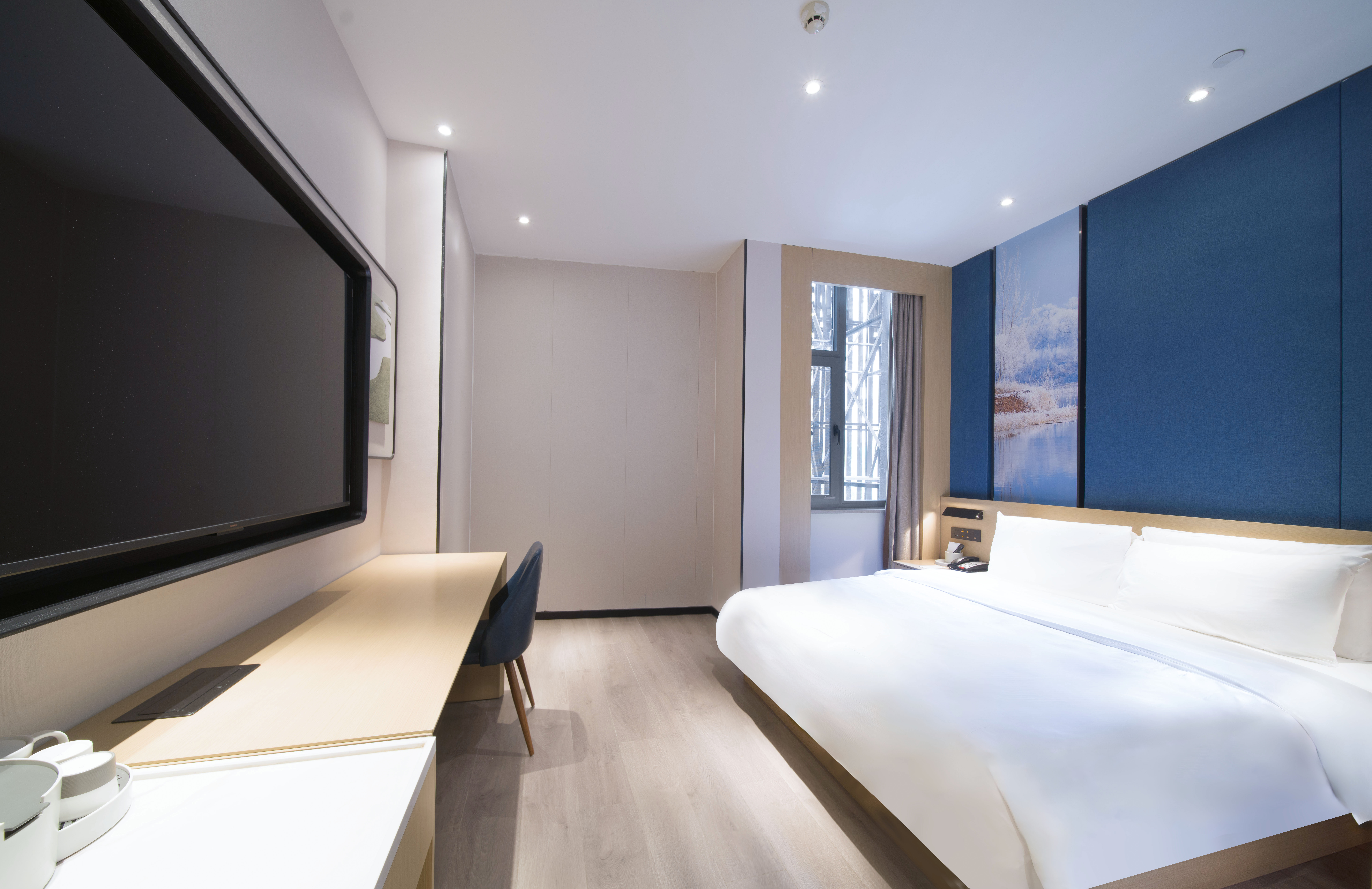 雅致大床房（65寸4K投屏+裸棉床品+智能马桶）