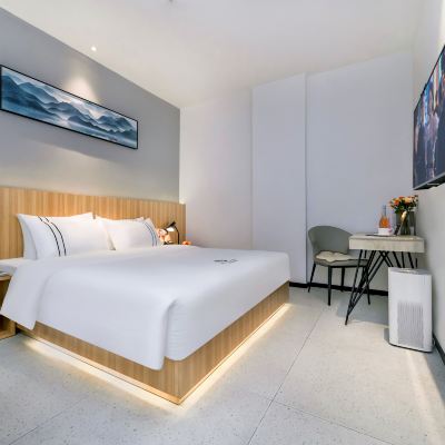 輕趣大床房（智能客控+空氣凈化器+智能馬桶） 易趣輕奢飯店（中山三鄉鎮店）優惠