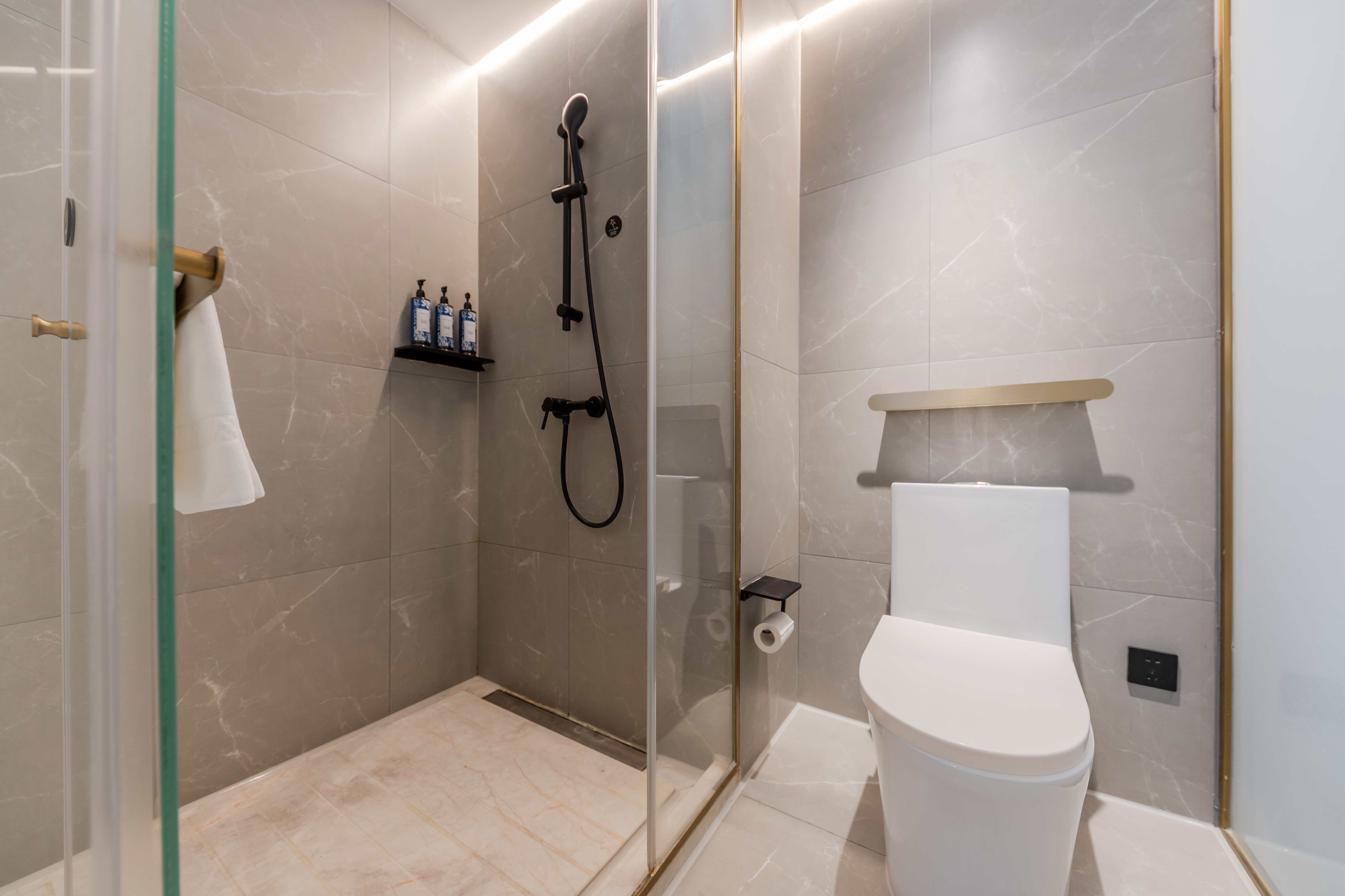 高级大床房（智能投屏+徕芬吹风机）