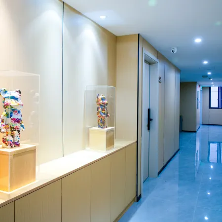 Wuning Baolixiong Hotel (Hubin North Road)