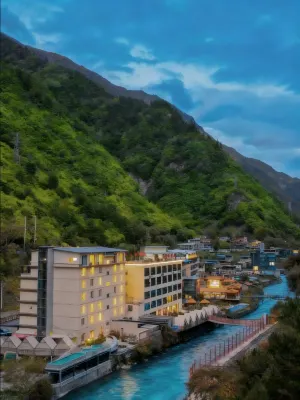 RelaxC Likuan·Hidden World Hot Spring Hotel (Bipenggou Scenic Area Branch)
