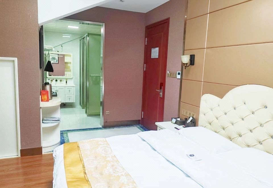 Queen Room