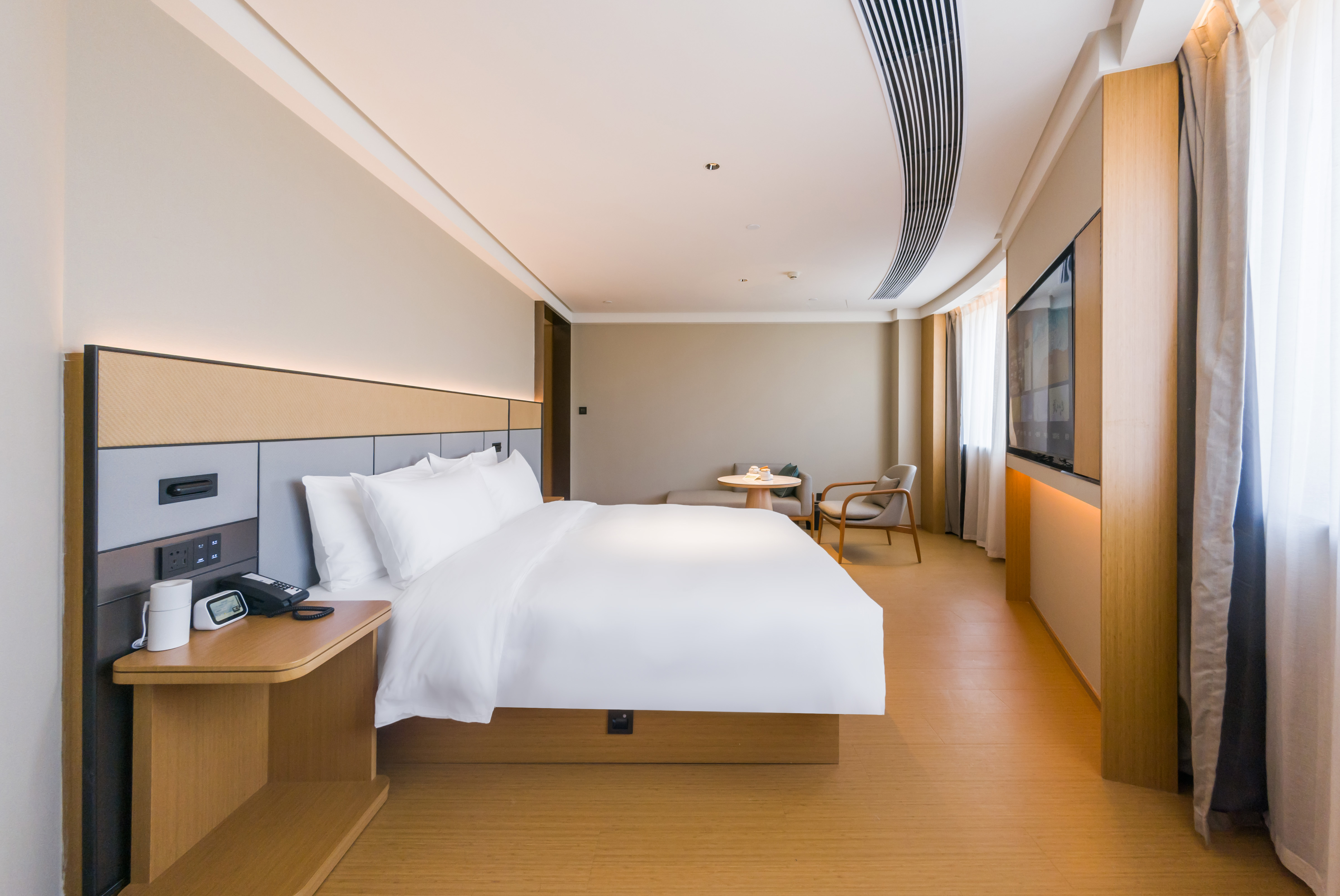 大床房（65寸电视投屏+智能客控+迷你小冰箱）