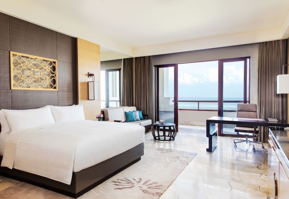 豪華海景大床房丨觀瓊州海峽·浪涌云舒