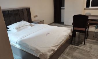 Hefeng Business Hotel - Housity