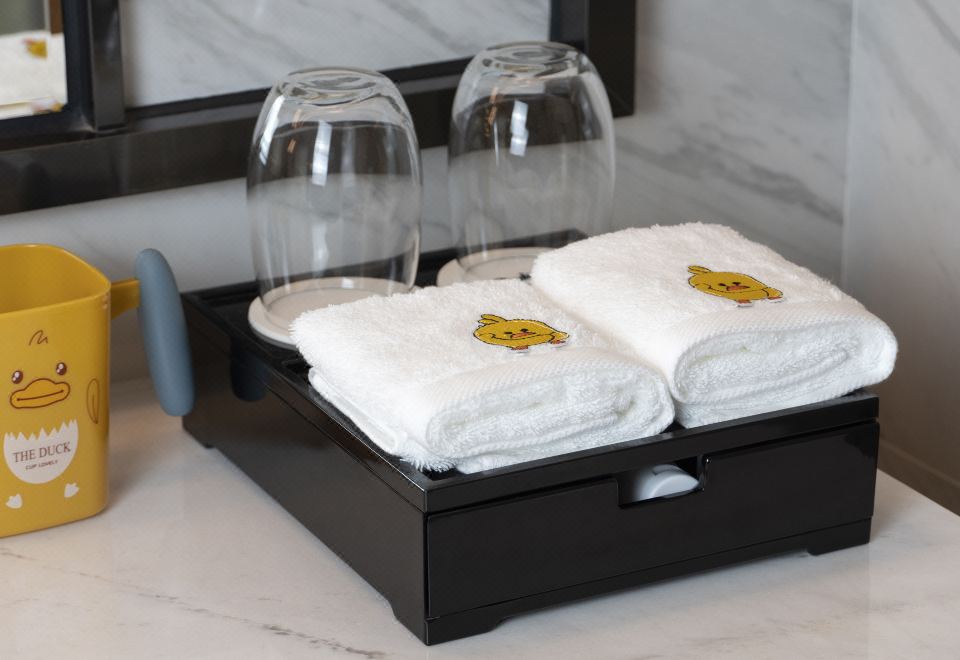 Radisson Hangzhou QianjiangRubber Duck Theme Family Room