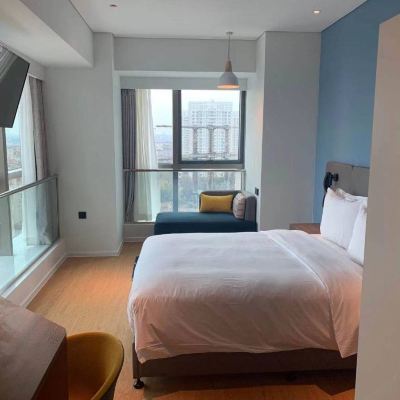 智選高級大床房帶迷你小冰箱 上海寶山寶楊智選假日飯店優惠