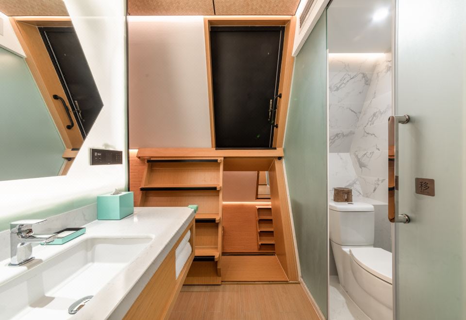 Hangzhou SENBO Nature Park and ResortDouble-bedroom Of The Ultraman-themed Honeycombb