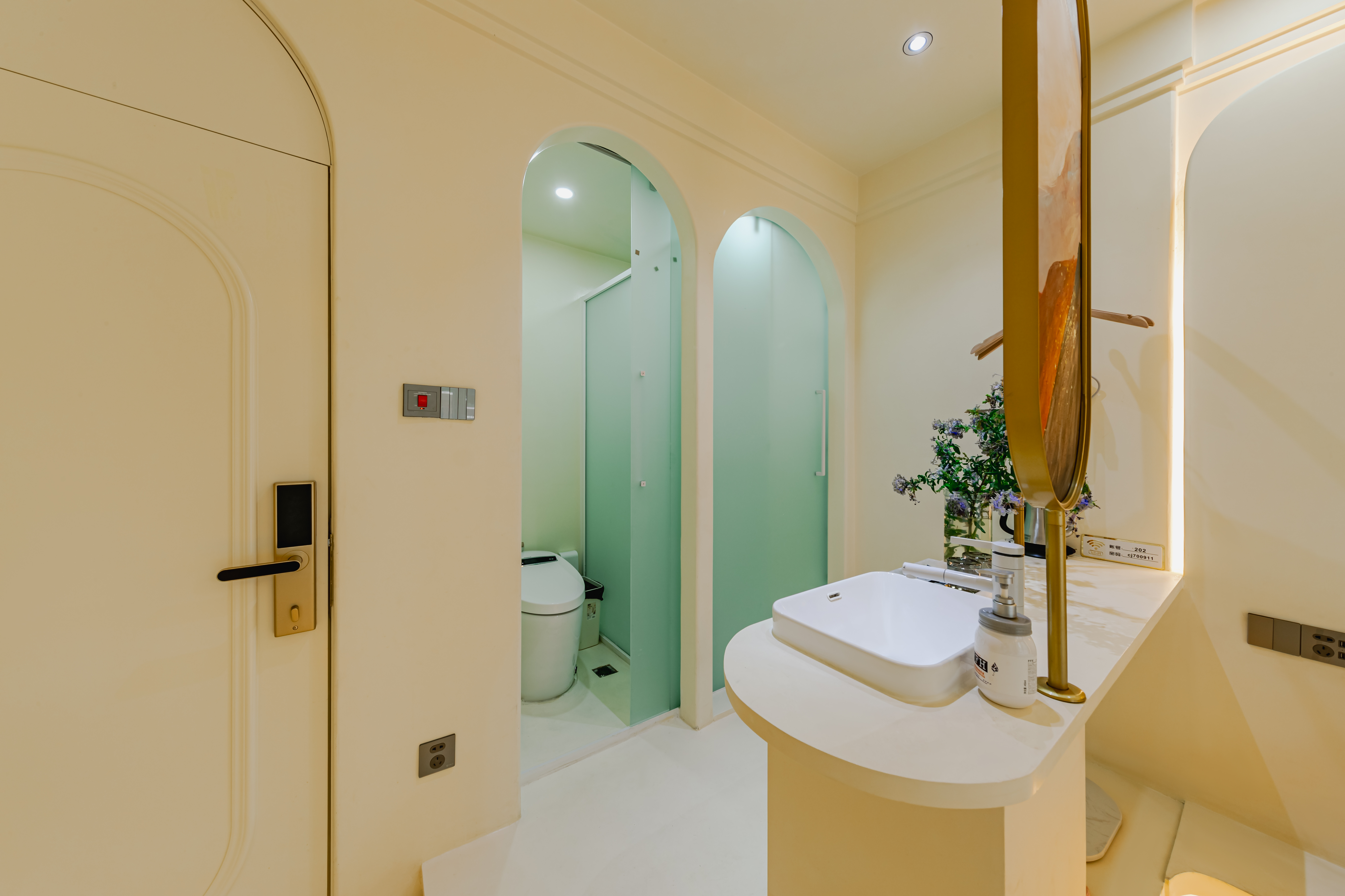 悠澜阁别墅露台大床房【100寸1080p投影+智能马桶+恒温淋浴+空调】