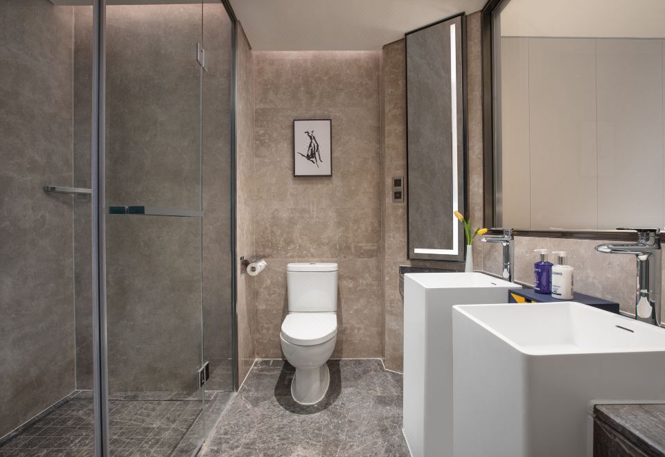 豪华大床房-双台洗漱，尊享私密旅居空间