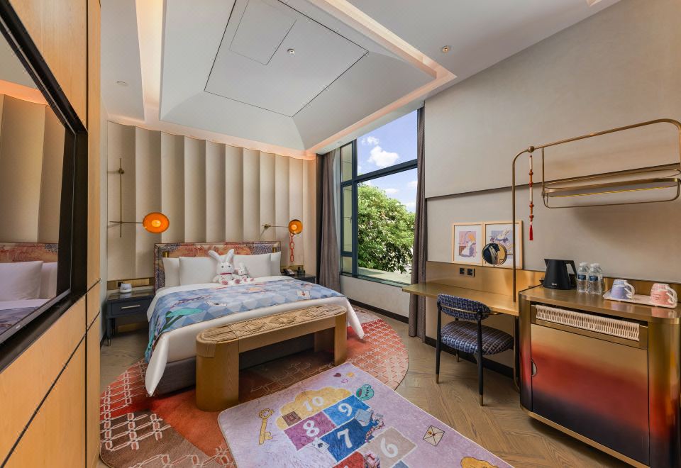 Hotel Indigo Xiamen Haicang1 King Premium Alice In Wonderland Theme