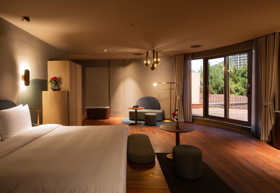 豪華露臺遠景大床房