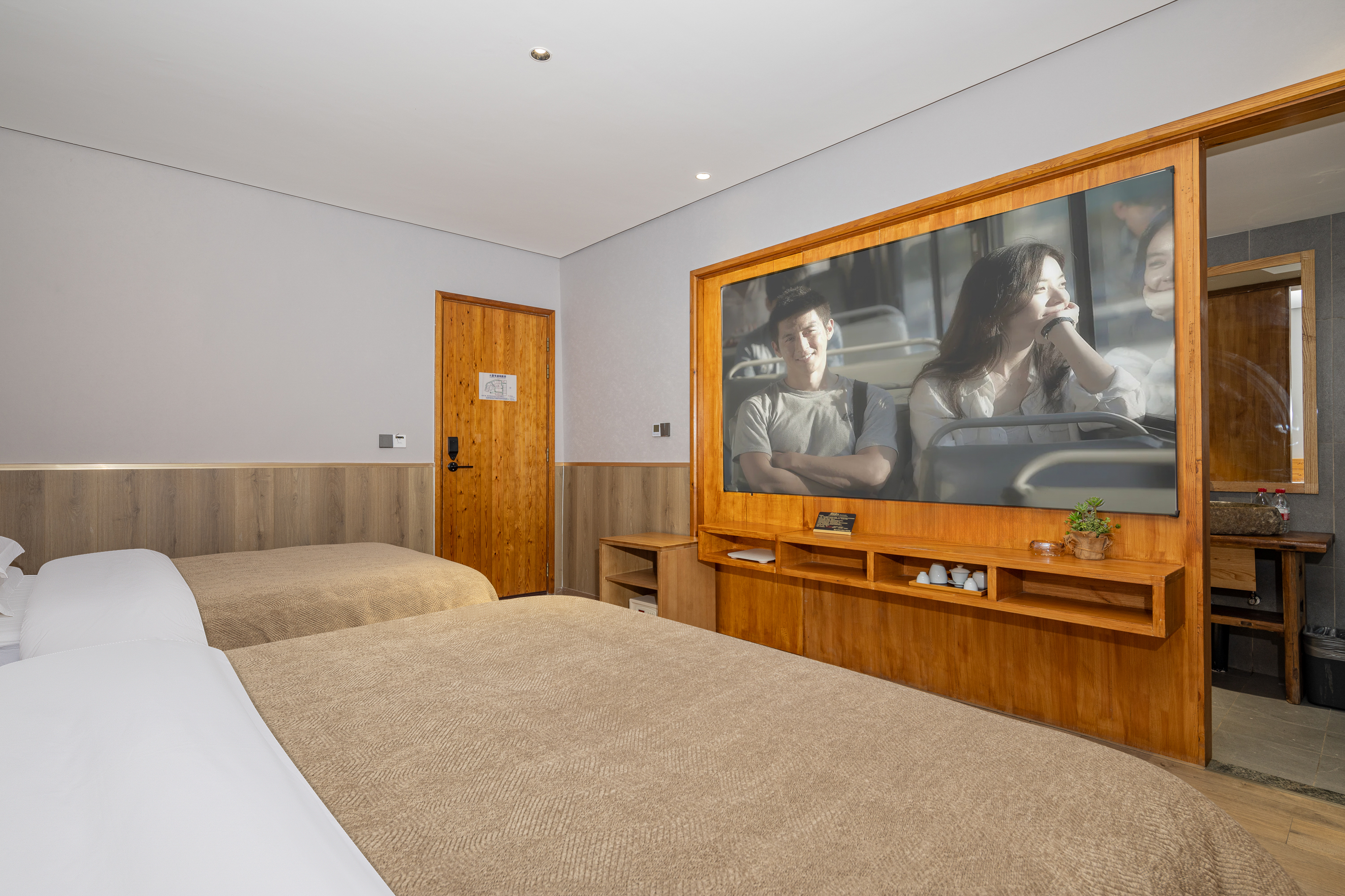 温馨阳台家庭房 （小冰箱、浴袍、保险箱）