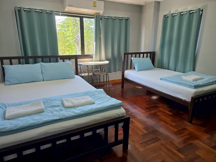ห้องพักสำหรับสามท่านพร้อมวิวสวน
