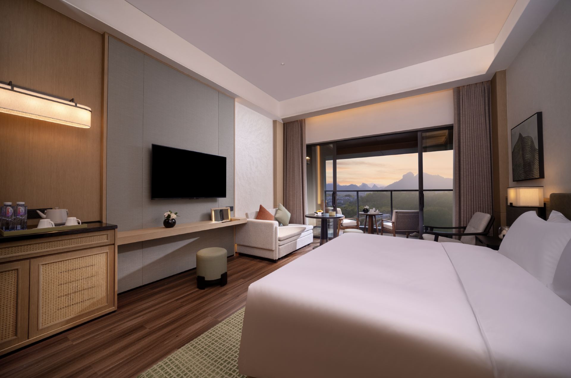 Superior King Bed Room With Mountain View