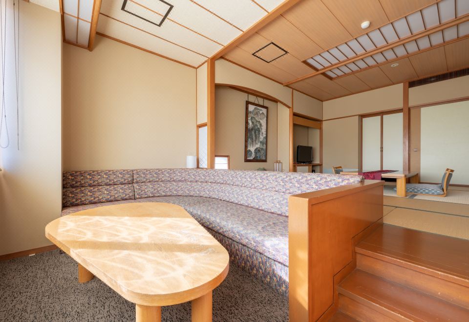 附樓2/3F日式房10帖帶富士山景觀浴缸及沙發