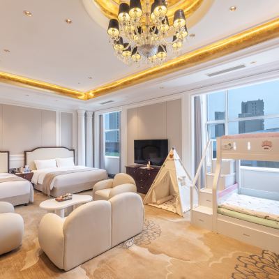 温馨家庭房【大床+上下鋪+小童玩具】 唐山國豐維景國際大酒店優惠