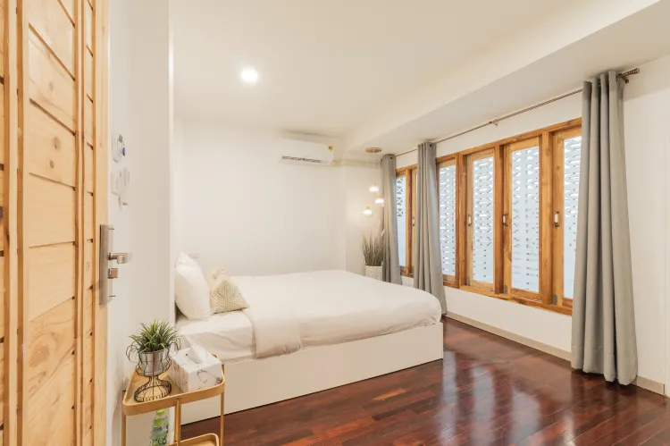 ห้องดีลักซ์เตียงใหญ่พร้อมห้องนั่งเล่นส่วนกลาง