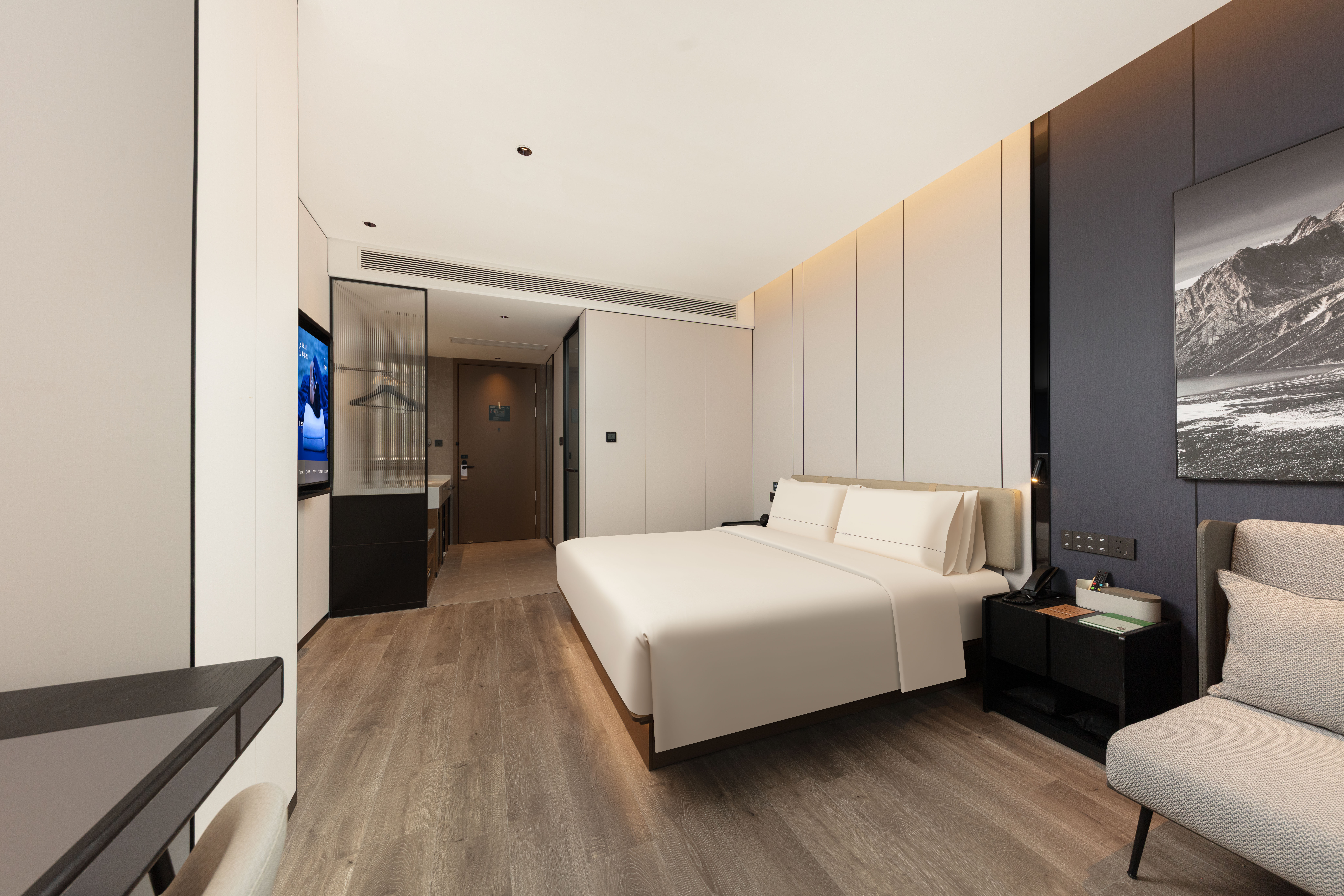 高级城景大床房【智控-深睡床垫-城市景观-mini冰箱】