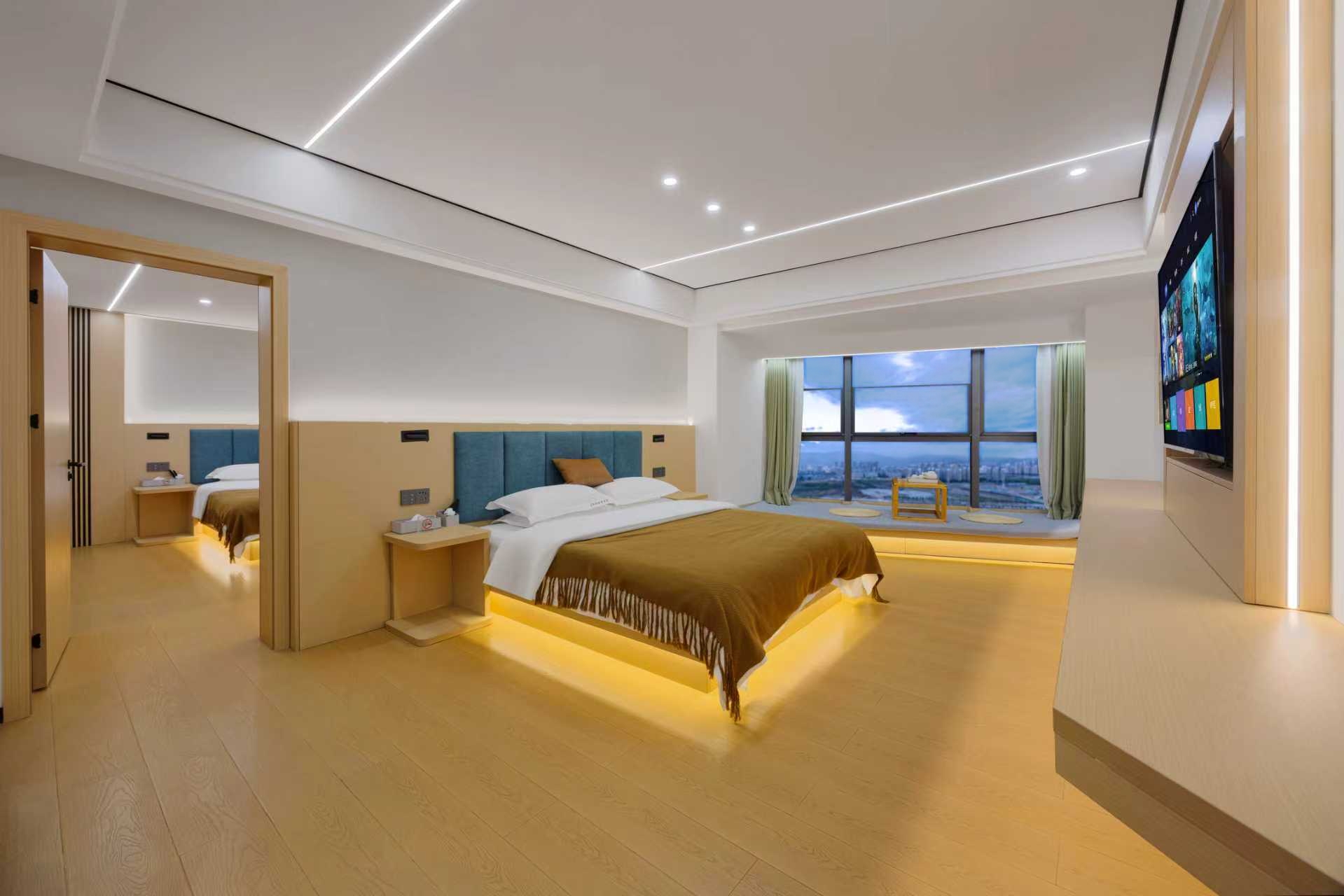 高空景观豪华套房（闲观夜街市井+定制静眠床品+智能马桶）