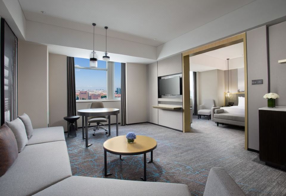 VR主題皇冠高級套房（VR全景游戲+時空漫步+星際影院）