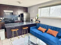 Urban Nest-Stay Close to Trendy Restaurants and Shops Отели в г. 