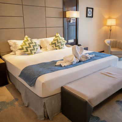 逸享|陽台觀景大床房「邊角180°無遮擋視野•縱覽江景」 恩平逸豪酒店優惠