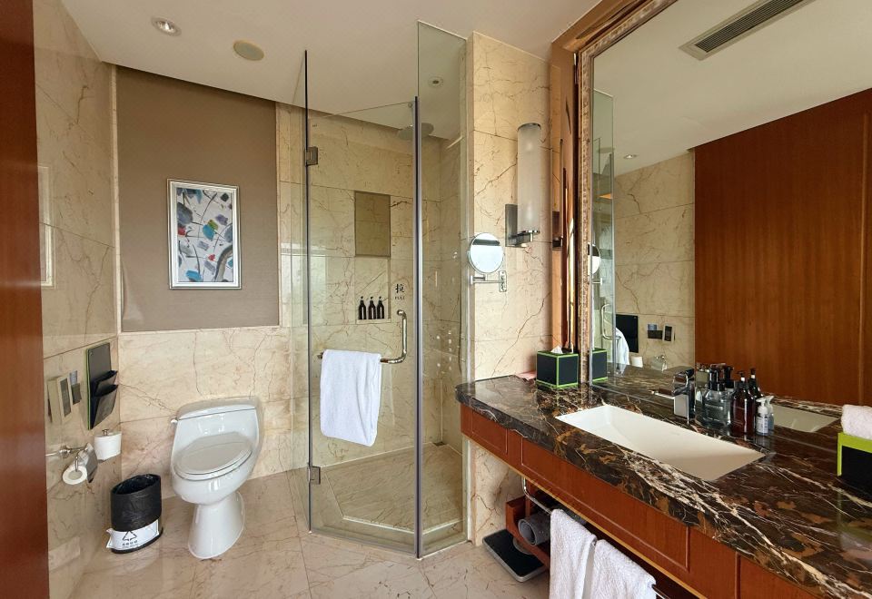 Narada Qiandao Lake ResortExecutive Lake-View Suite