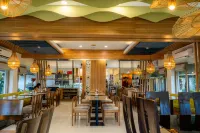 The Ritz Hotel at Garden Oases Hotele w: 