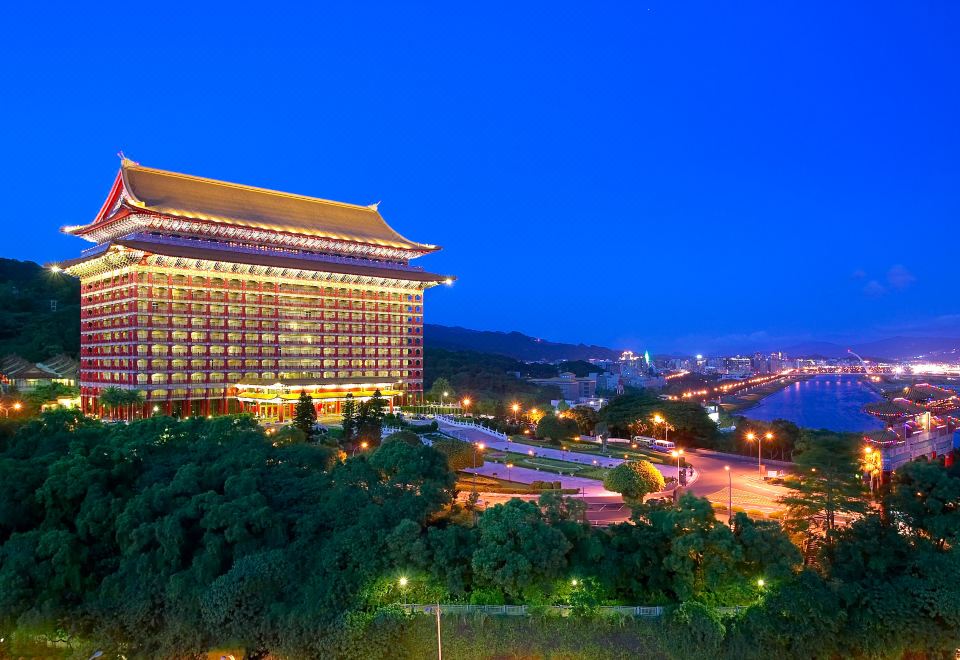 The palace is a popular tourist attraction in Korean Asia, especially at night at The Grand Hotel