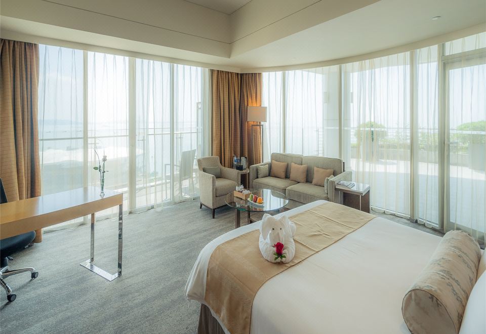 阳台浪漫主义超大海景房（180°海景，带超大阳台）