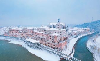 Huayi Brothers  Town Castle Hotel