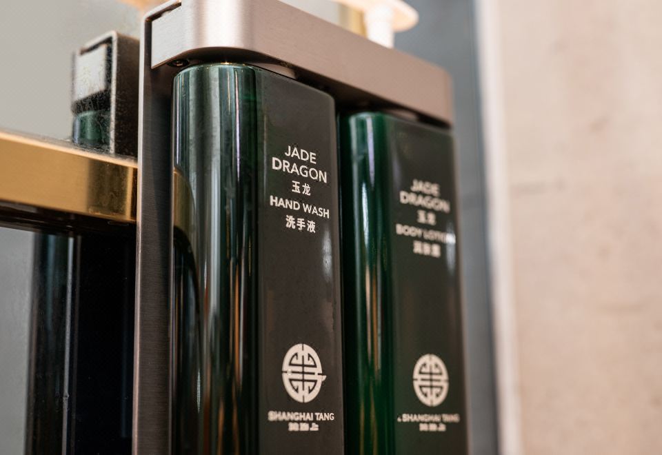 VR特色大床房（觀影+游戲）