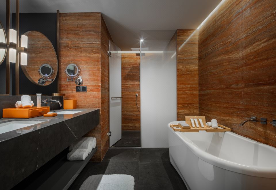 豪华大床房（智能客控+睡眠窗帘+ROSSLYN法国洗护用品）