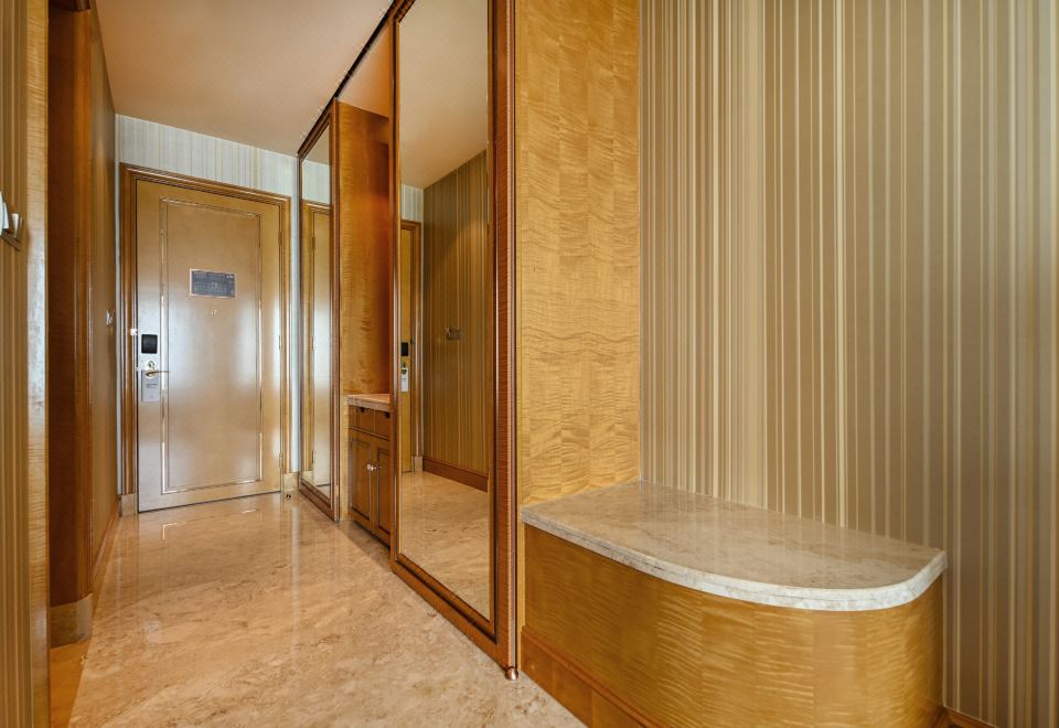 Chateau Star River QingdaoExecutive Sea-view Queen Room