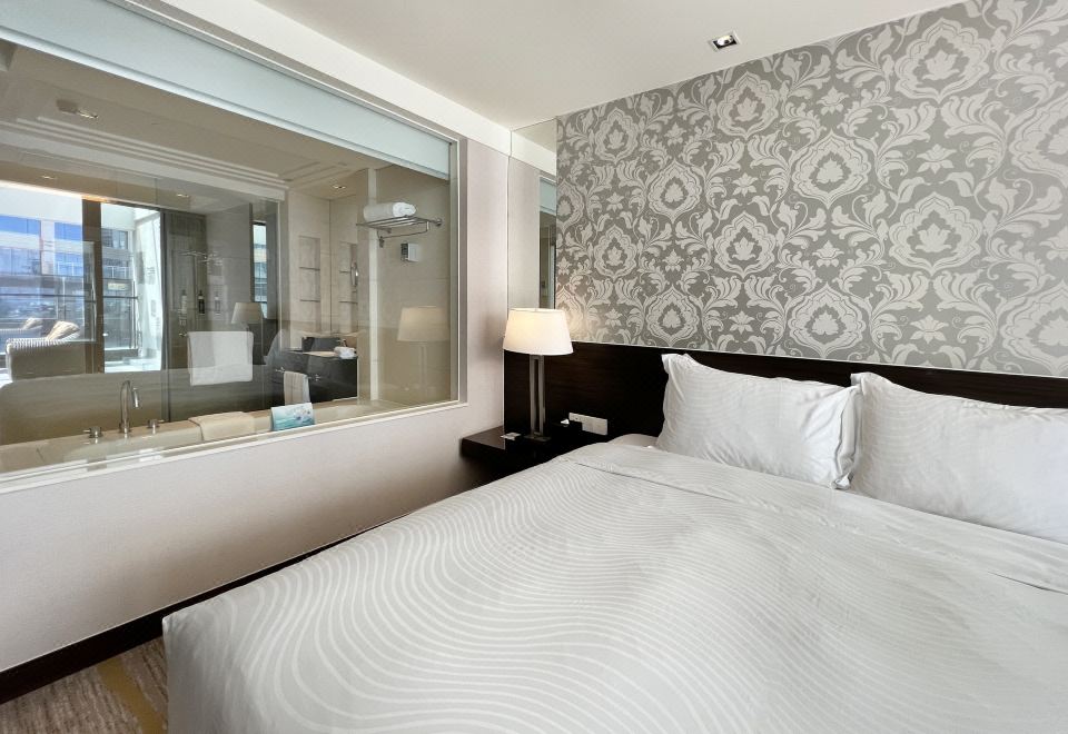 豪华阳台大床房