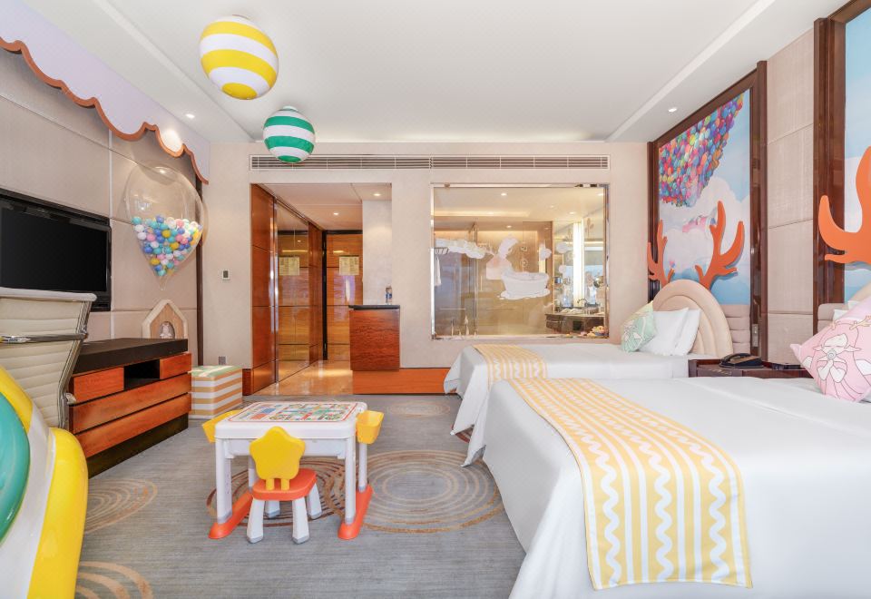 糖果飞屋亲子家庭双床房（俏皮鱼嘴丨落地窗丨动人夜景）