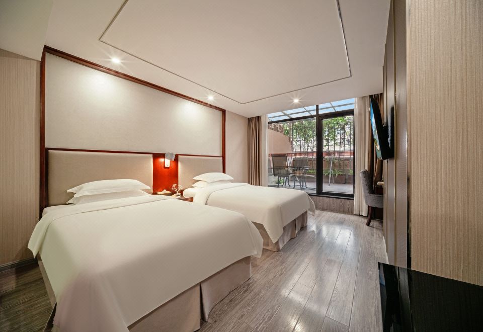 Phoenix Regalia Hotel (Chengdu Chunxi Road Taikoo Li Store)Standard Room With View