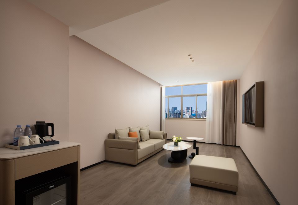 美伦套房（休闲办公区+迷你小冰箱+巨幕投影）