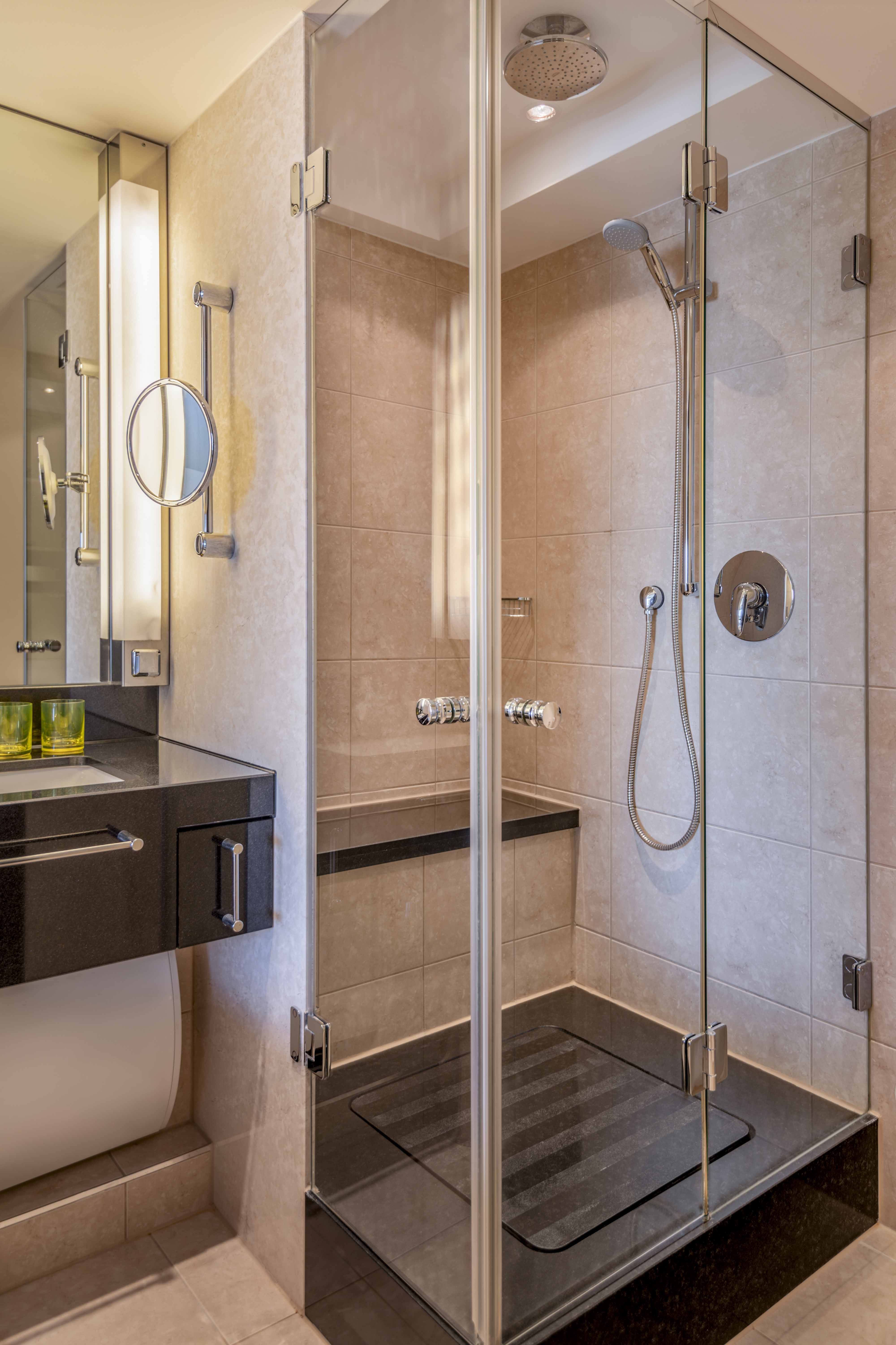 豪华套房， 2 卧室套房， 卧室1:1张特大床 ， 卧室2:1张特大床 ， 梳化床