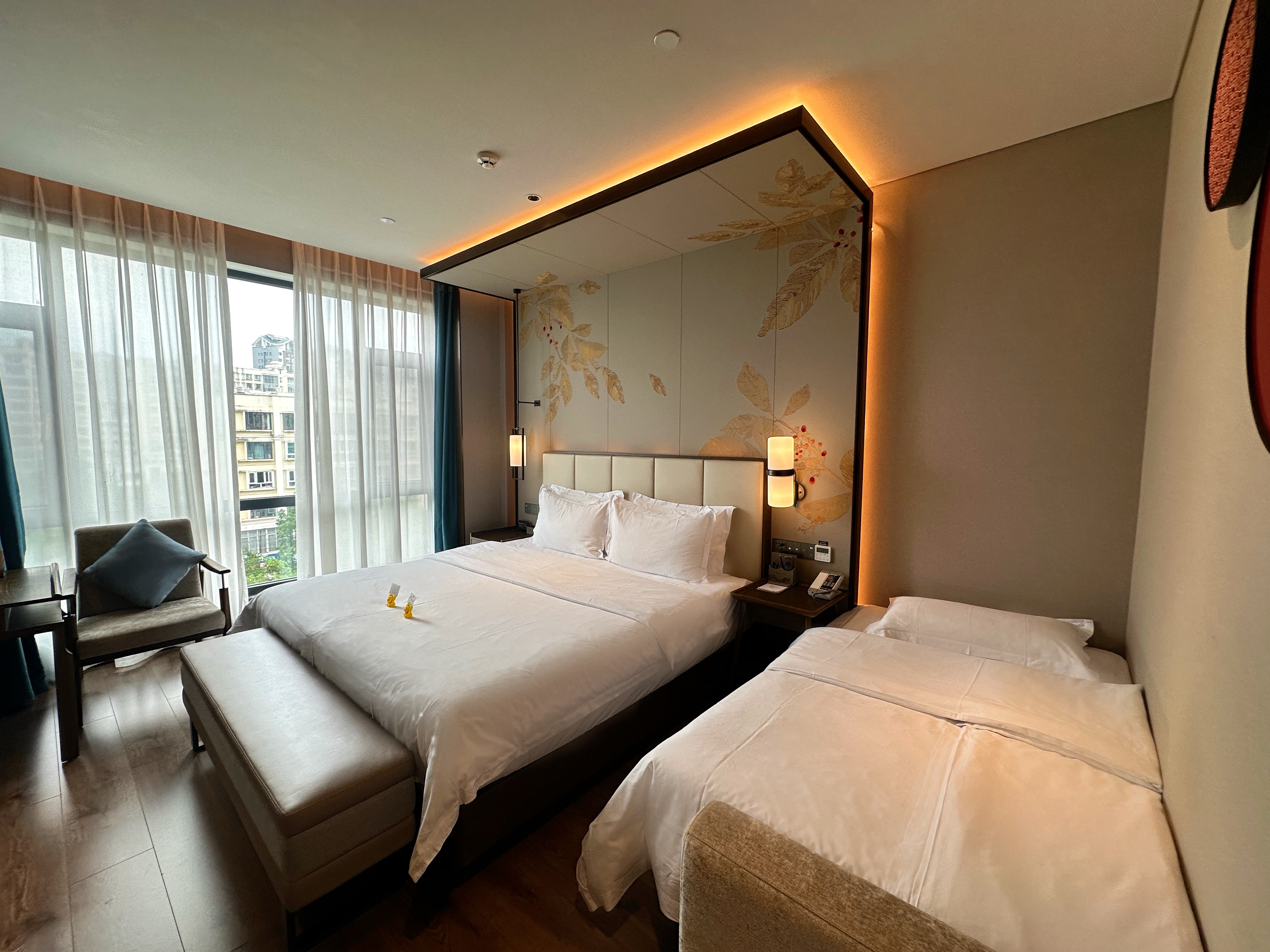 舒适家庭房（特大床+可移动小床）（1号楼）