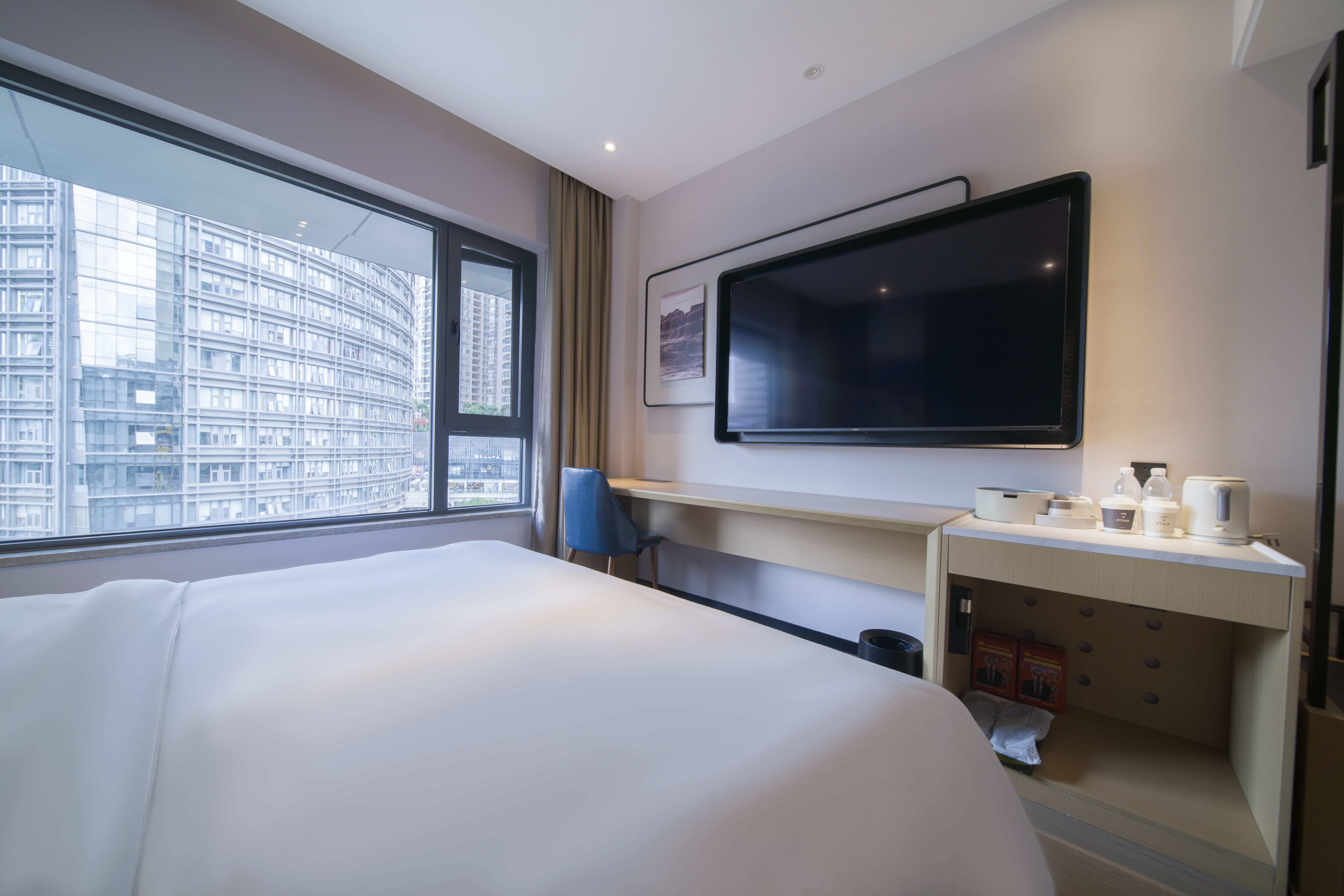 高级大床房（65寸4K投屏+裸棉床品+智能马桶）