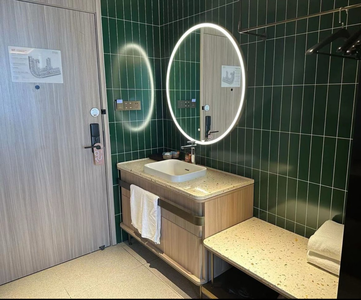 亲子房（65寸投屏电视＋冰箱+好眠床垫）