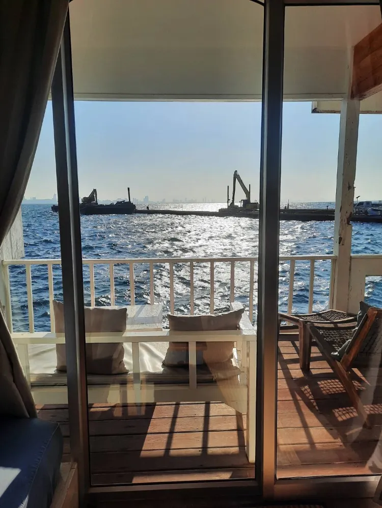 ห้องน้ำเงินเตียงควีนไซส์