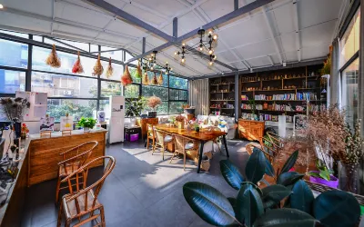 Baxi Youth Hostel Hotele w: 