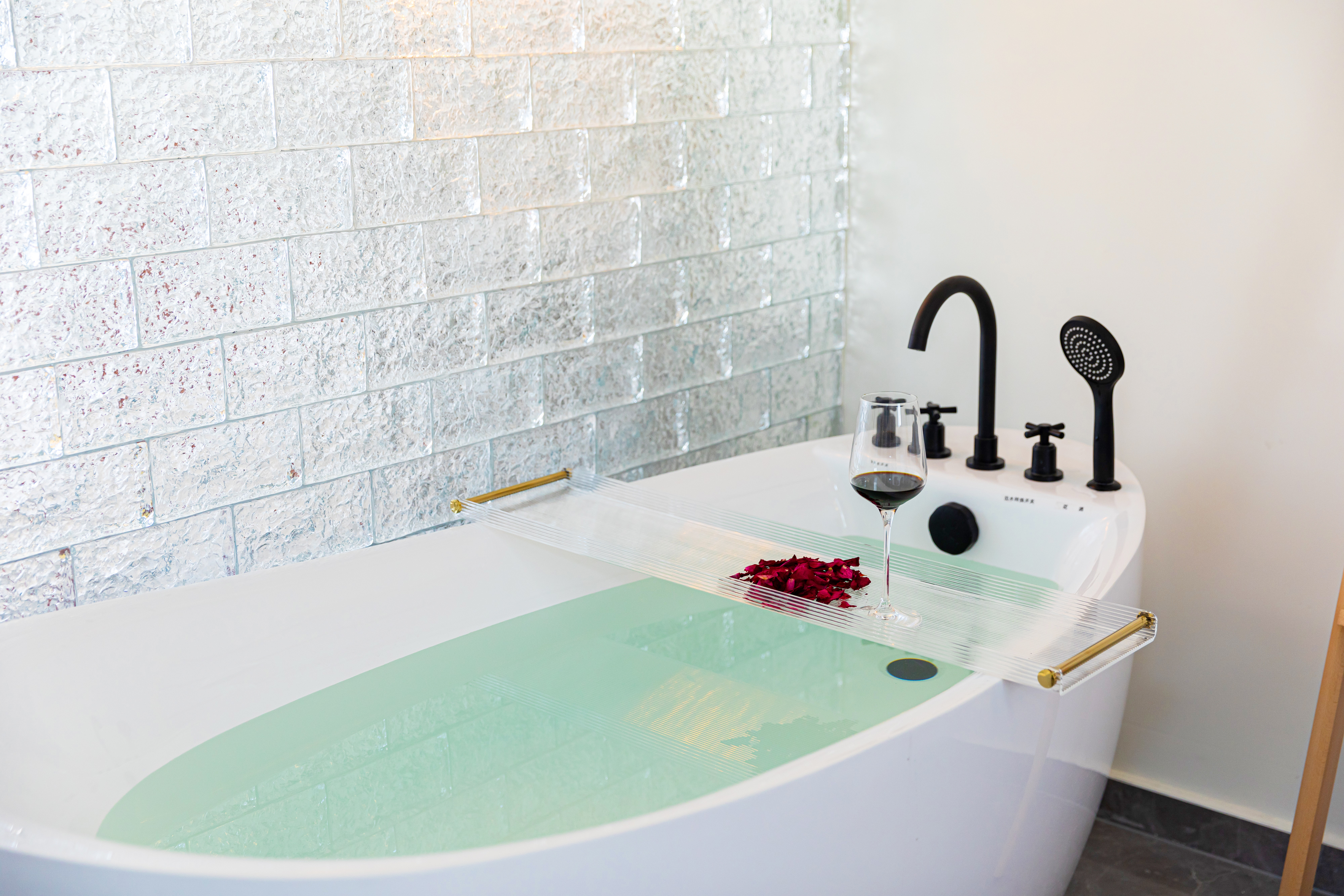 珍珠-180度全景大床房（投影+浴缸+休闲沙发区+智能马桶）