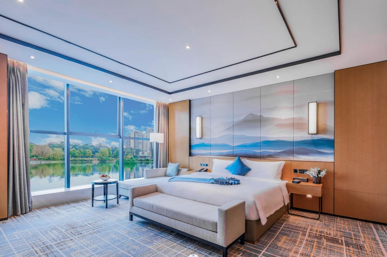 Egret Island Lakeside HotelDeluxe Suite