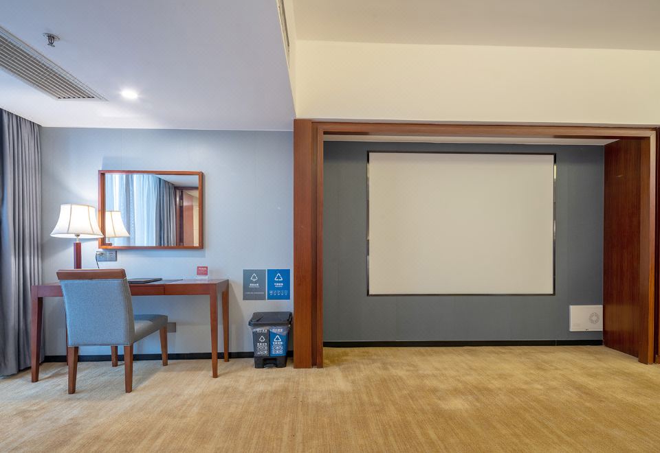 商务影院房（超大空间+巨幕投影+观景阳台）