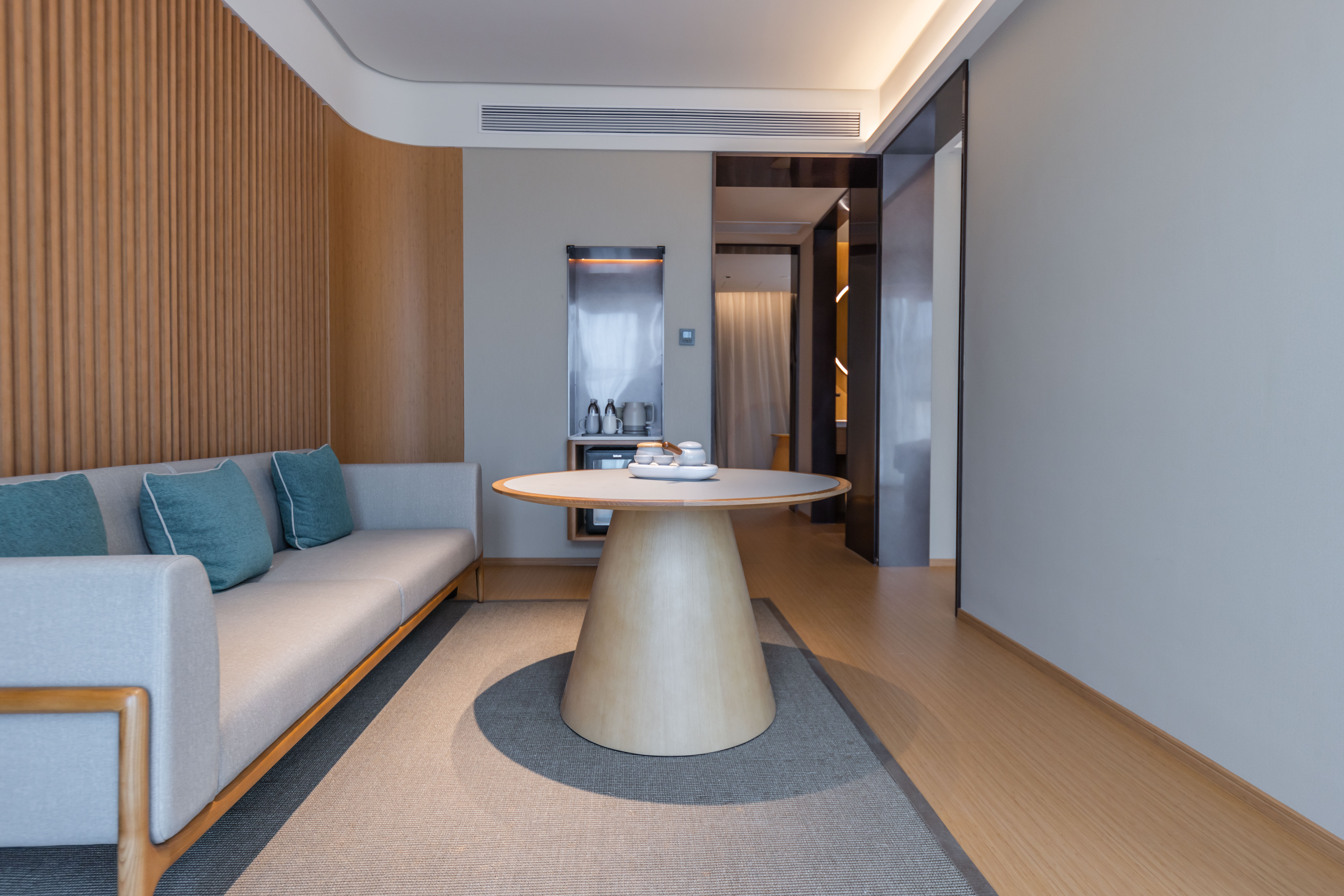 套房【超大露台+投屏电视+迷你冰箱+休闲茶具+2室1厅】