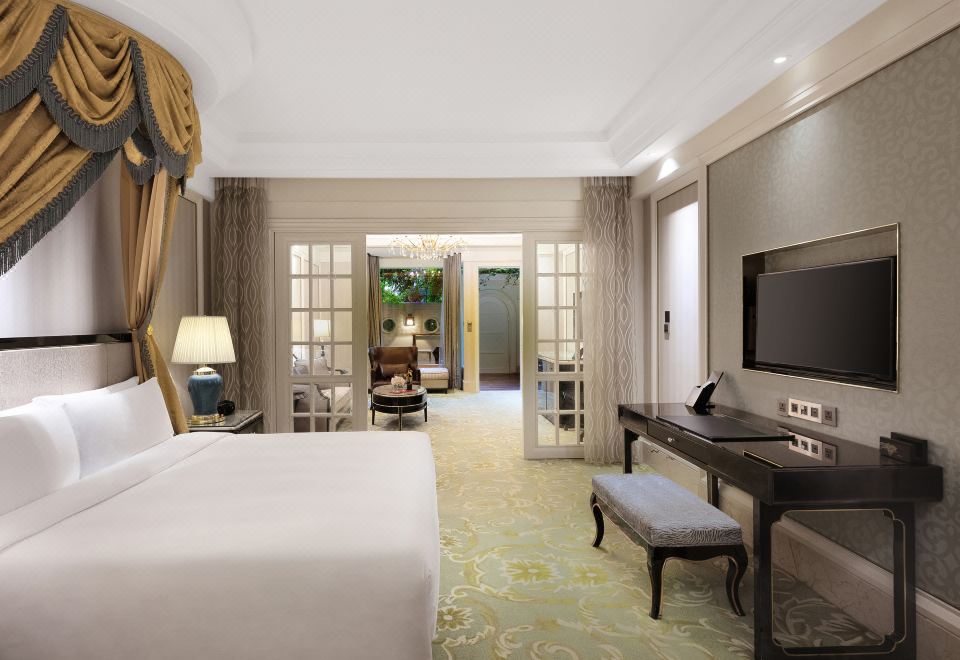 InterContinental Chengdu Global Center1 King 1 Bedroom Suite Courtyard View